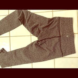 Lululemon, size 6, houndstooth crops